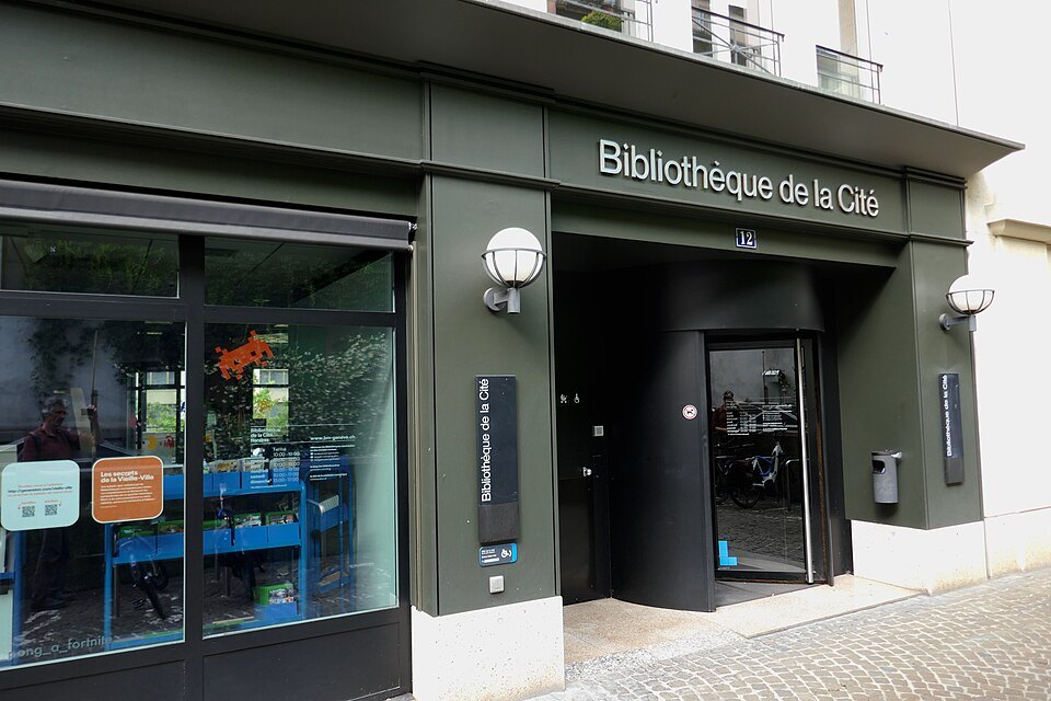 The shopfront of the Bibliothèque de la Cité near the Bourg-de-Four