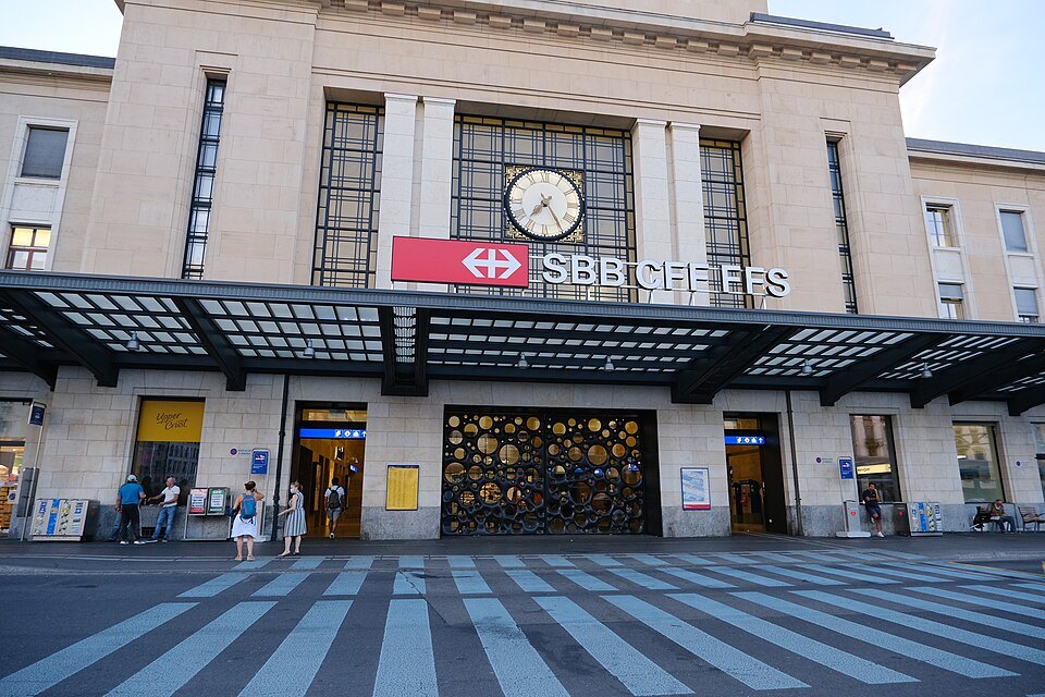 The main front of Cornavin station on the Place Cornavin, its clock above the entrance