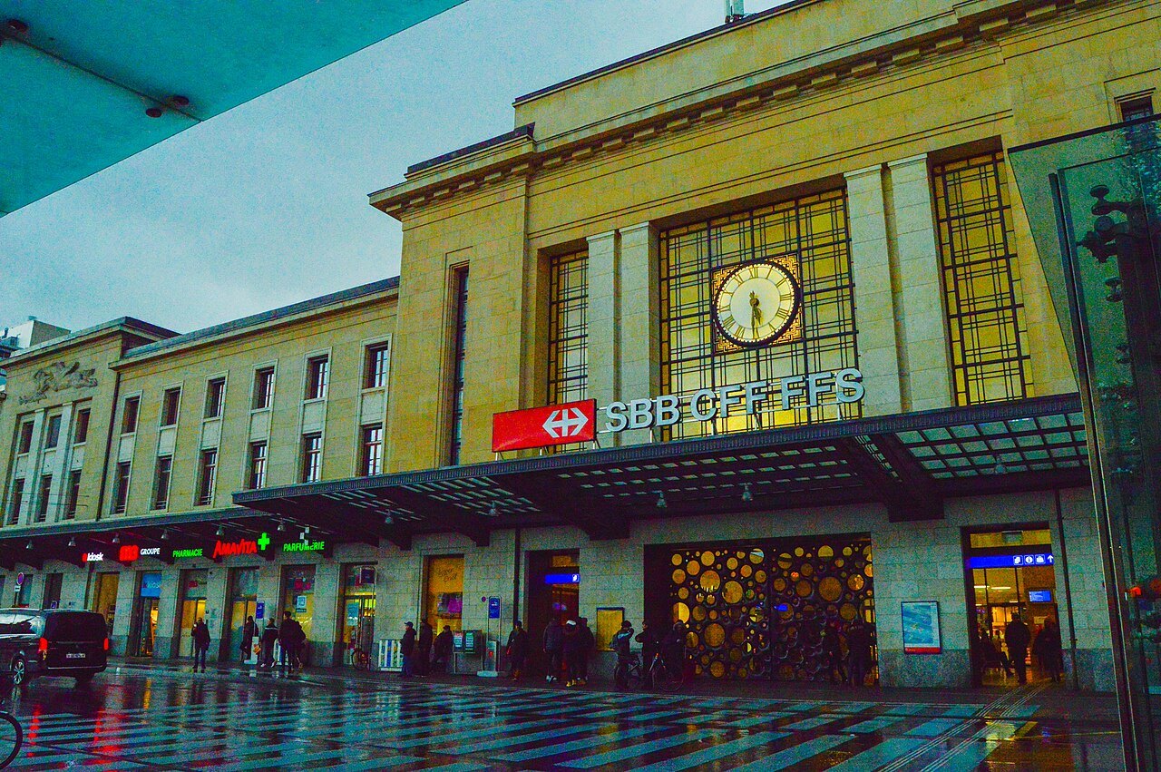 The clock and entrance canopy of Cornavin station at dusk