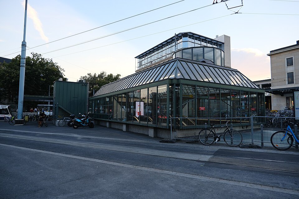 A glass pavilion on the Place Cornavin in front of the station