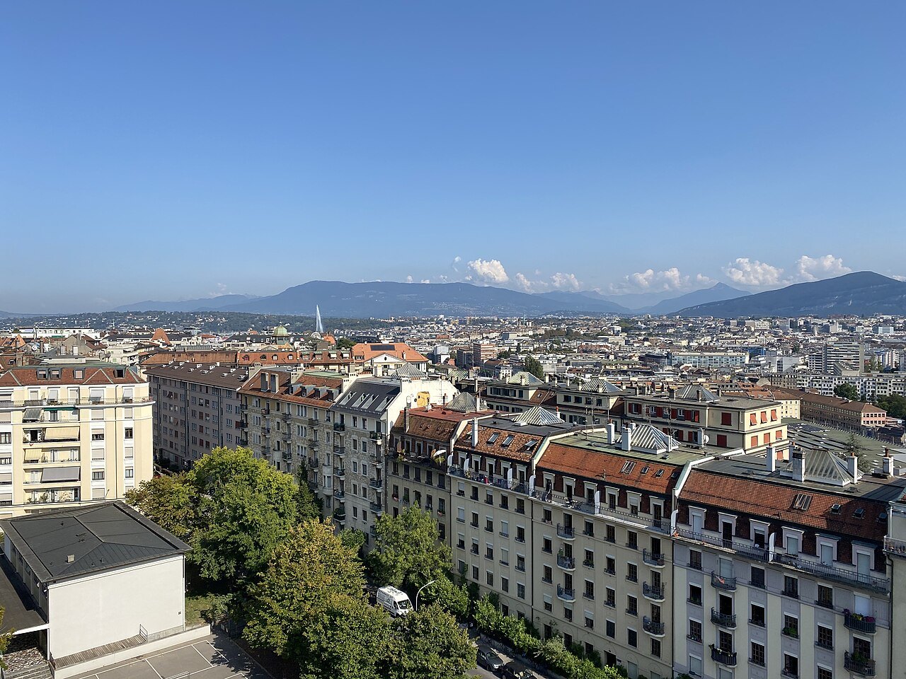 Rooftops of the right bank seen from Saint-Jean, the Salève on the horizon