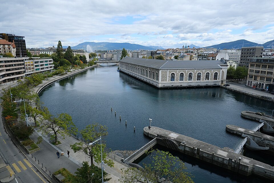The Seujet dam and the old Forces Motrices building on the Rhône