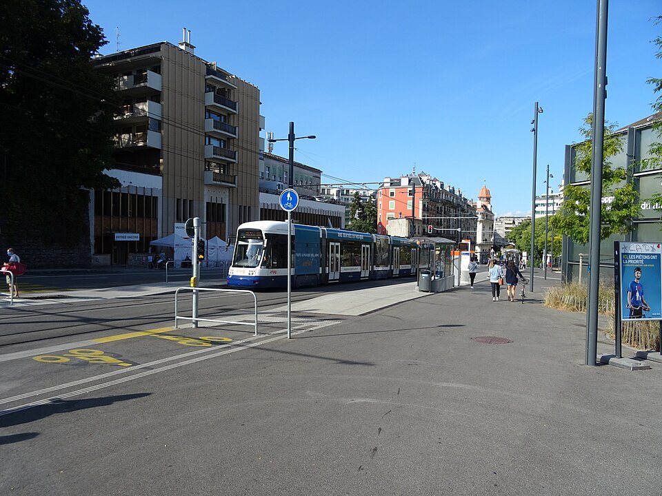 A tram waiting at the Eaux-Vives stop on a sunny morning
