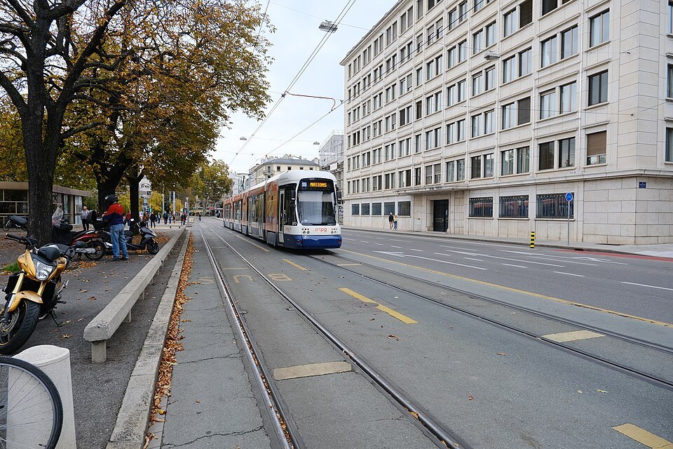 A tram running along the tracks at Plainpalais