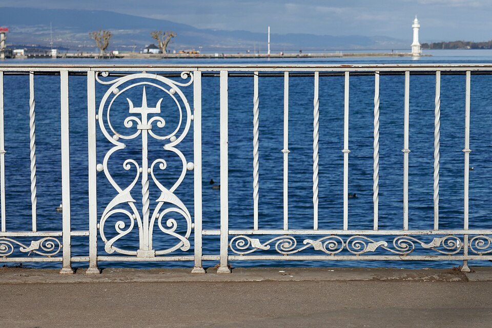Decorative railings on the lakefront at the Jardin Anglais