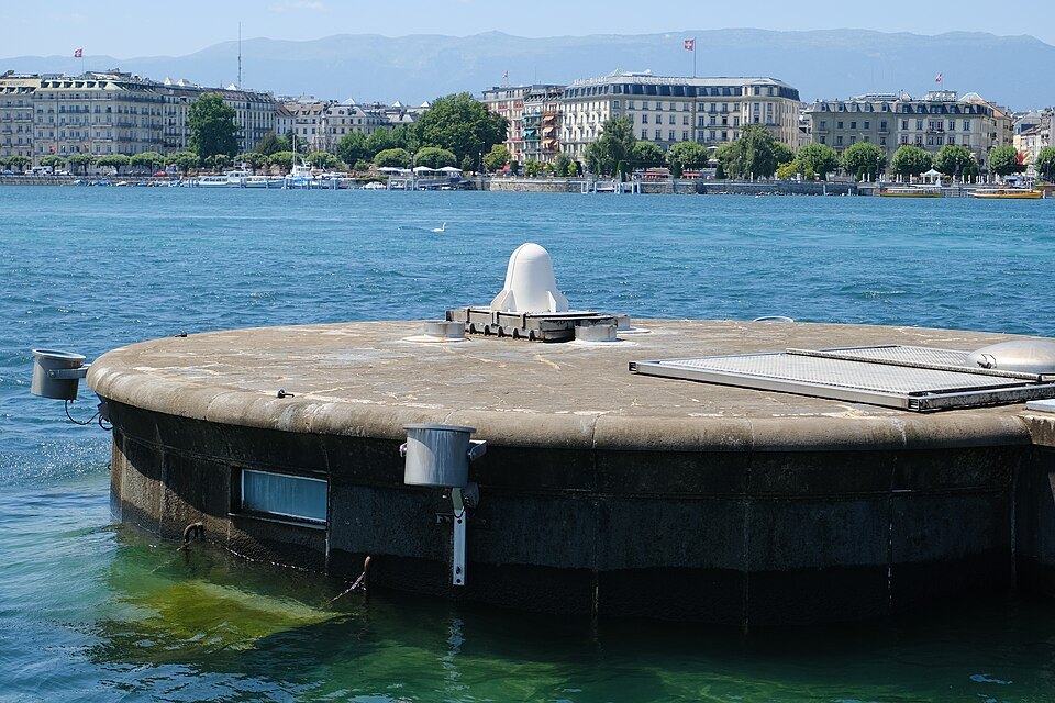 Why is the Jet d'Eau sometimes switched off?
