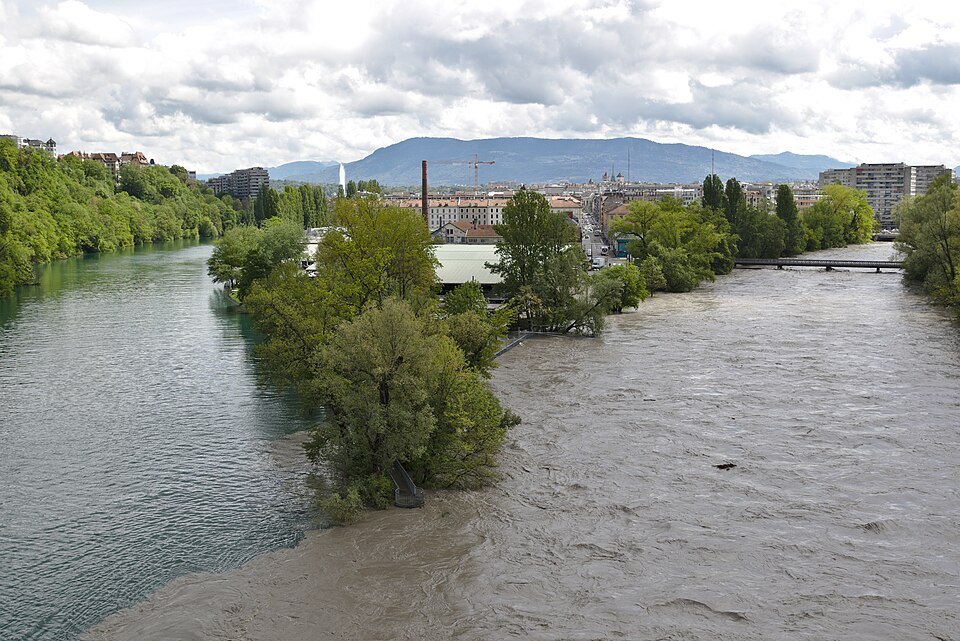 The Arve in flood beside the Rhône, seen from the Jonction viaduct