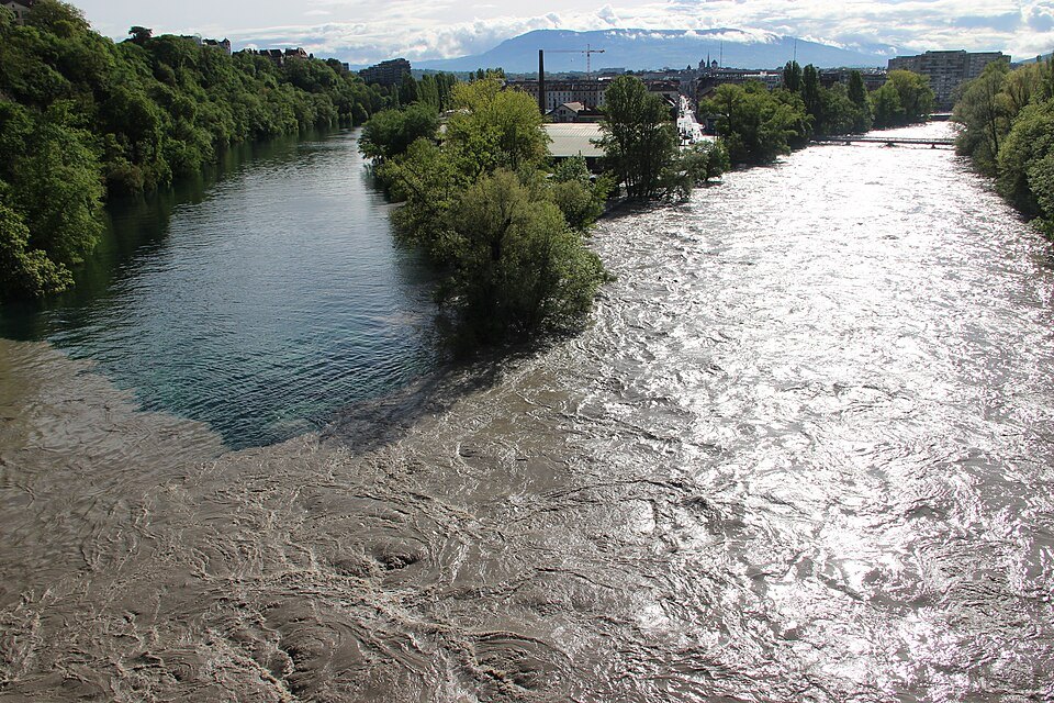 The Arve in flood pouring brown water into the Rhône