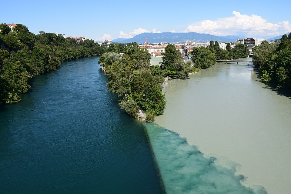 The clear Rhône and the silt-gray Arve running side by side at the Jonction