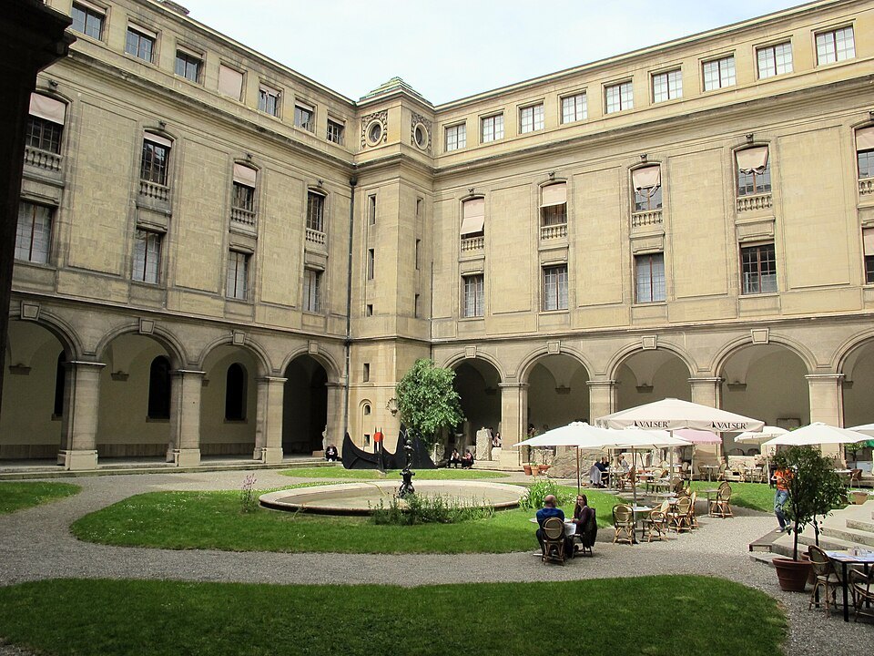 The arcaded courtyard garden of the Musée d'Art et d'Histoire