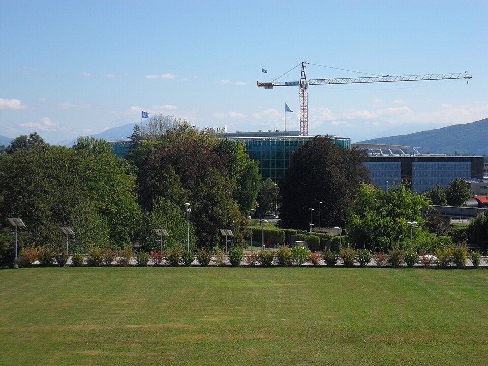The World Meteorological Organization building seen across the lawns of the Ariana park