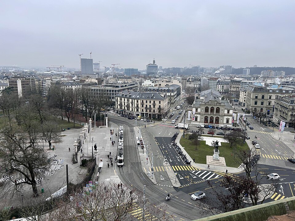 The Place de Neuve and the Grand Théâtre seen from above, the Salève in haze