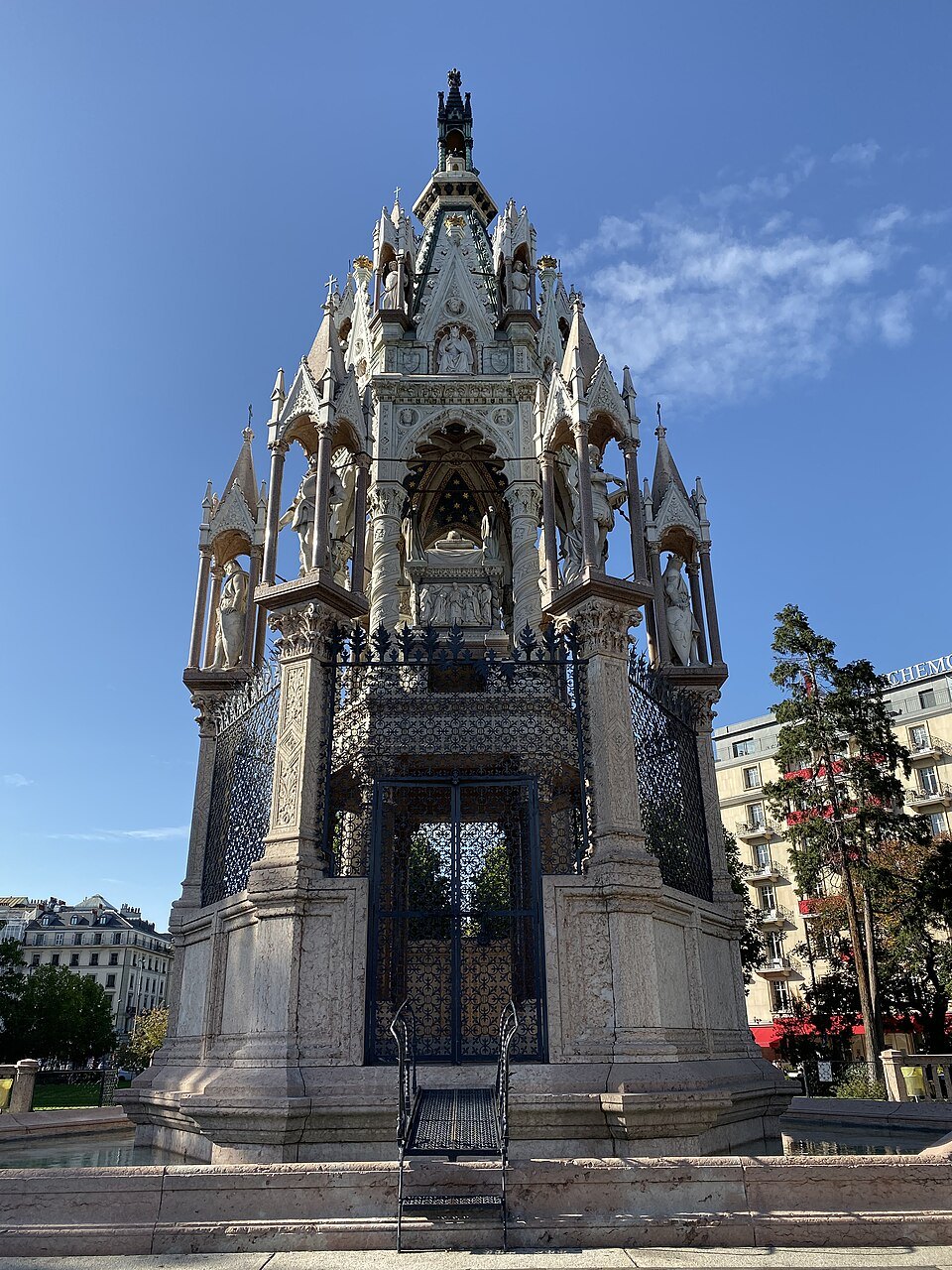 The Brunswick Monument's canopy and spire seen from the front