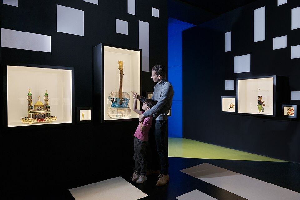 A visitor at a display of objects made by prisoners of war in the museum