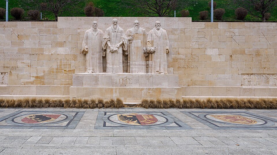 The four reformers of the Wall above the city arms in the paving