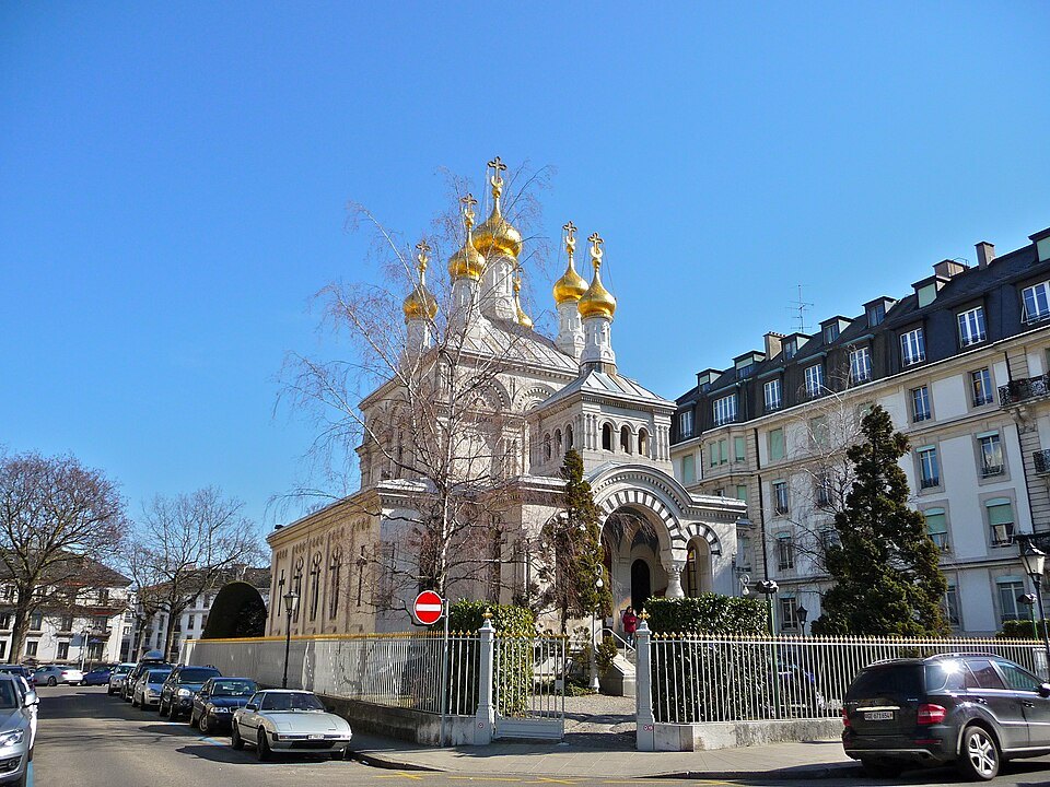 The Russian Church among the apartment buildings of the Tranchées